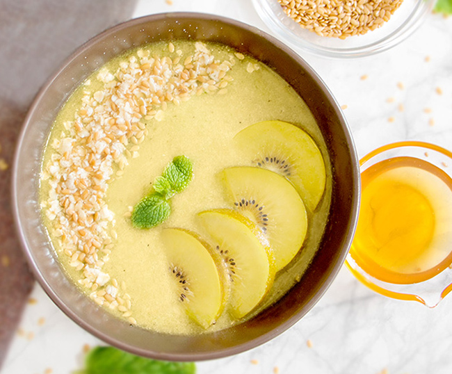 Zespri-SunGold-Kiwifruit-Smoothie-Bowl.jpg