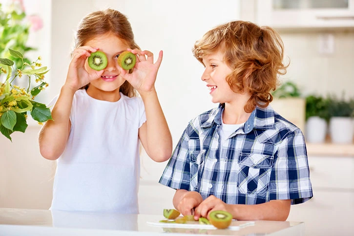 Een kiwi als folaatrijke snack voor je kinderen