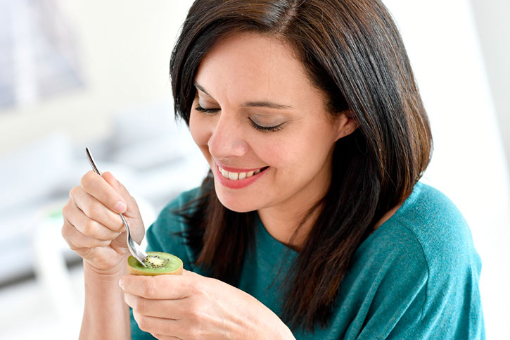 Le kiwi est une source naturelle de vitamine C efficace contre le rhume