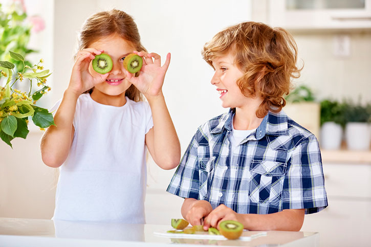 Kiwis: ausgezeichnete Folat-Lieferanten für Kinder