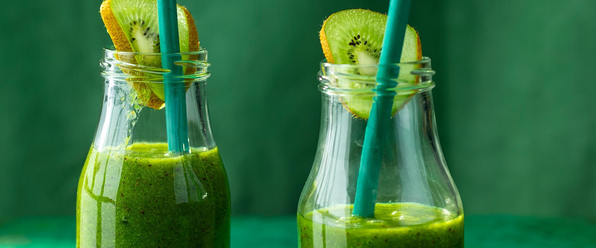 Smoothie met kiwi, banaan en spinazie
