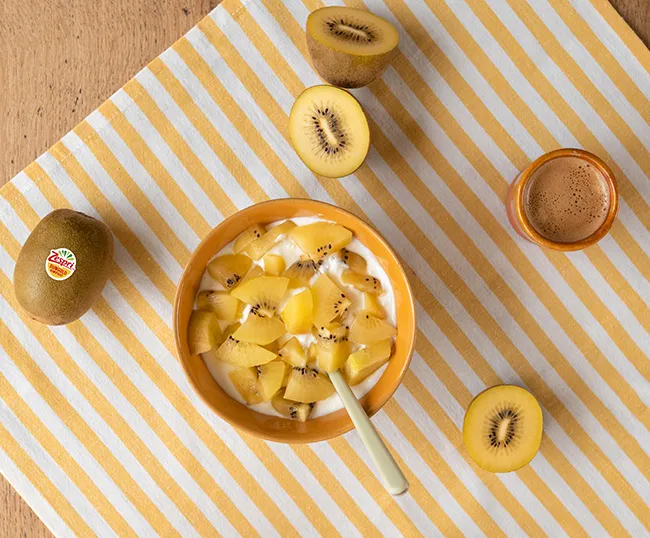 Faisselle battue, eau de fleur d’oranger & kiwi jaune Zespri™ SunGold™