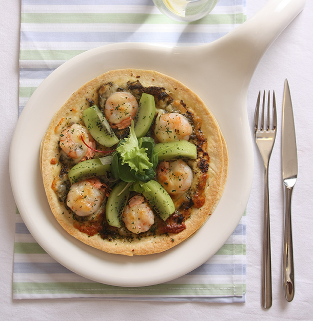 05_tortilla_pizza_with_kiwi_and_shrimp.jpg