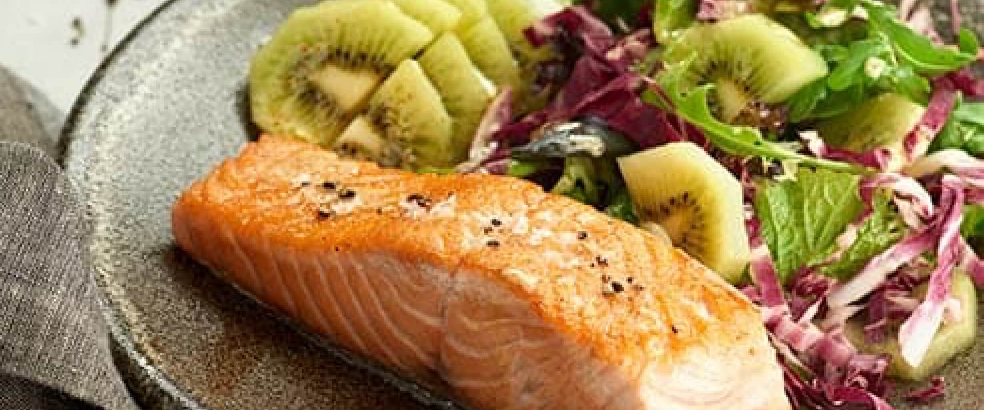 recipe7_Crispy-salmon-with-chicory-and-green-kiwifruit-salad-thumbnail