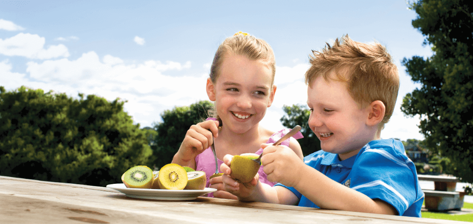 kids-and-kiwifruit.png