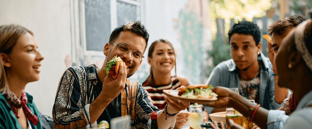 Samen eten en genieten van gezellig tafelen